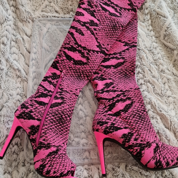 Wild Diva Shoes - NWT Hot Pink and Blk Over The Knee Peep Toe Heels